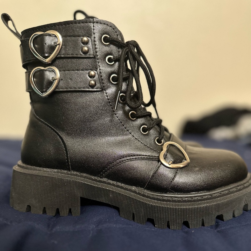 Cute heart combat boots, women’s size 7.5